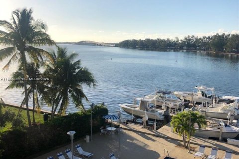 Copropriété à louer à Miami, Floride: 1 chambre, 74.69 m2 № 2001347 - photo 2