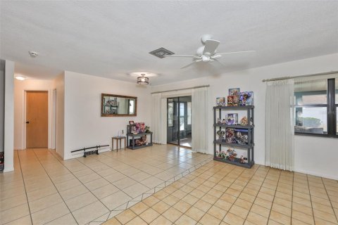 Casa en venta en Saint Petersburg, Florida, 2 dormitorios, 128.86 m2 № 2155580 - foto 5