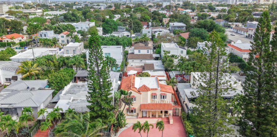 Villa ou maison à Miami, Floride 4 chambres, 281.96 m2 № 2248359