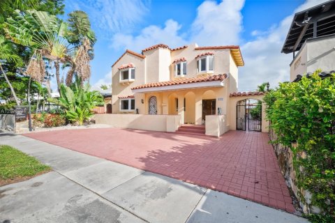 Villa ou maison à vendre à Miami, Floride: 4 chambres, 281.96 m2 № 2248359 - photo 29