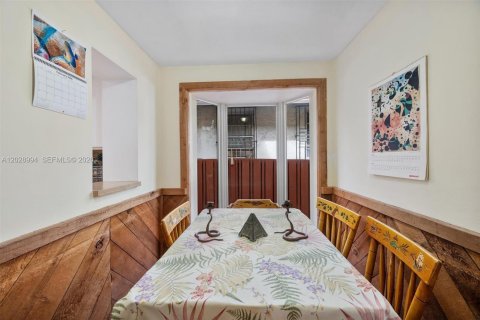 Villa ou maison à vendre à Miami, Floride: 4 chambres, 281.96 m2 № 2248359 - photo 8