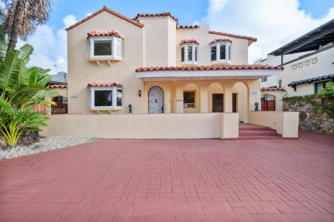 Villa ou maison à vendre à Miami, Floride: 4 chambres, 281.96 m2 № 2248359 - photo 30