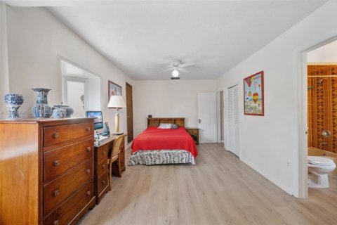 Villa ou maison à vendre à Miami, Floride: 4 chambres, 281.96 m2 № 2248359 - photo 22