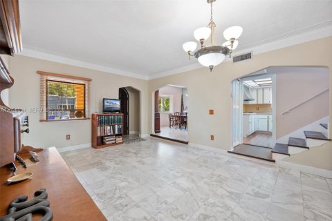 Villa ou maison à vendre à Miami, Floride: 4 chambres, 281.96 m2 № 2248359 - photo 6
