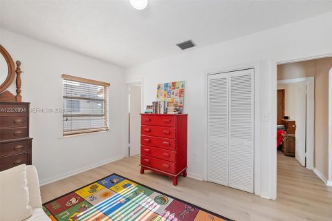 Villa ou maison à vendre à Miami, Floride: 4 chambres, 281.96 m2 № 2248359 - photo 26