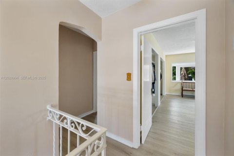 Villa ou maison à vendre à Miami, Floride: 4 chambres, 281.96 m2 № 2248359 - photo 15
