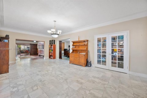 Villa ou maison à vendre à Miami, Floride: 4 chambres, 281.96 m2 № 2248359 - photo 4