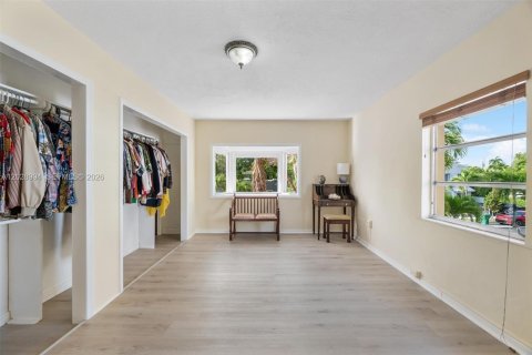 Villa ou maison à vendre à Miami, Floride: 4 chambres, 281.96 m2 № 2248359 - photo 16