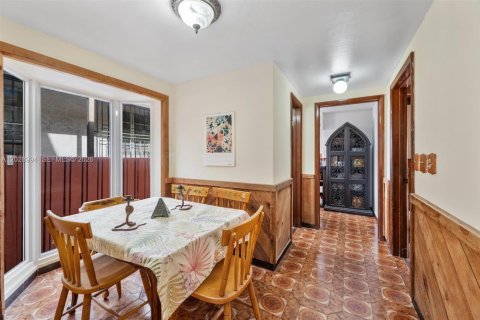 Villa ou maison à vendre à Miami, Floride: 4 chambres, 281.96 m2 № 2248359 - photo 9