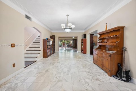 Villa ou maison à vendre à Miami, Floride: 4 chambres, 281.96 m2 № 2248359 - photo 5
