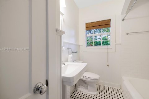 Купить виллу или дом в Корал-Гейблс, Флорида 5 спален, 270.35м2, № 2049754 - фото 19