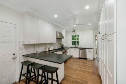 Купить виллу или дом в Корал-Гейблс, Флорида 5 спален, 270.35м2, № 2049754 - фото 6