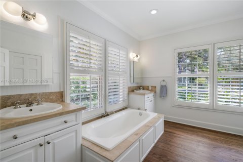 Купить виллу или дом в Корал-Гейблс, Флорида 5 спален, 270.35м2, № 2049754 - фото 13