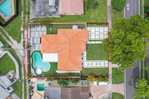 Снять в аренду виллу или дом в Майами-Спрингс, Флорида 3 спальни, 145.76м2, № 2056617 - фото 26