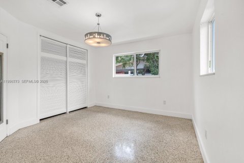 Снять в аренду виллу или дом в Майами-Спрингс, Флорида 3 спальни, 145.76м2, № 2056617 - фото 21