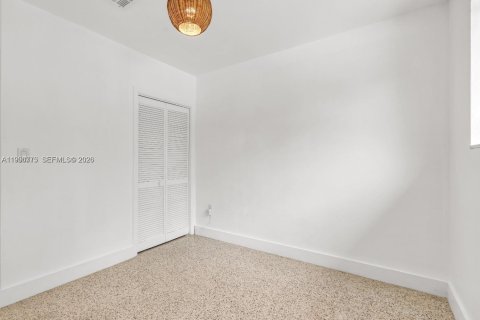 Снять в аренду виллу или дом в Майами-Спрингс, Флорида 3 спальни, 145.76м2, № 2056617 - фото 13