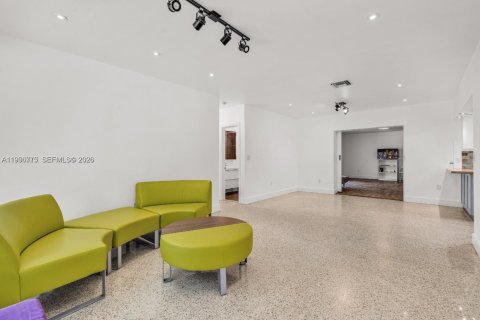 Снять в аренду виллу или дом в Майами-Спрингс, Флорида 3 спальни, 145.76м2, № 2056617 - фото 15