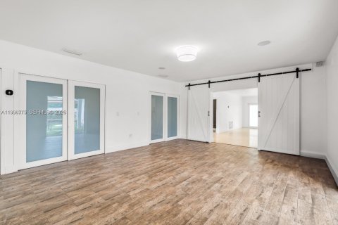 Снять в аренду виллу или дом в Майами-Спрингс, Флорида 3 спальни, 145.76м2, № 2056617 - фото 19