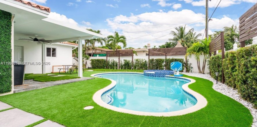 Дом в Майами-Спрингс, Флорида 3 спальни, 145.76м2 № 2056617