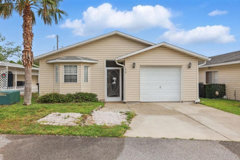 House in Davenport, Florida 3 bedrooms, 120.77 sq.m. № 1650447 - photo 1