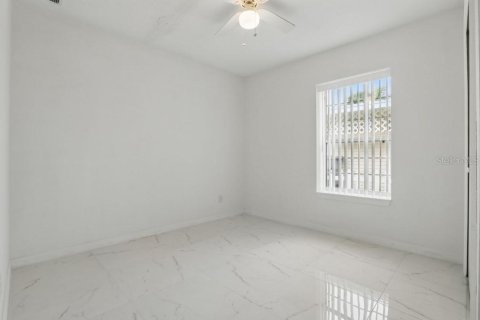 House in Davenport, Florida 3 bedrooms, 120.77 sq.m. № 1650447 - photo 25