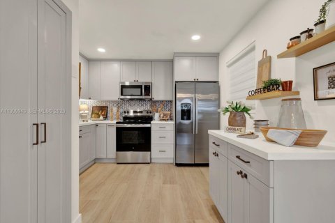 Copropriété à vendre à Miami, Floride: 2 chambres, 112.6 m2 № 2066260 - photo 8