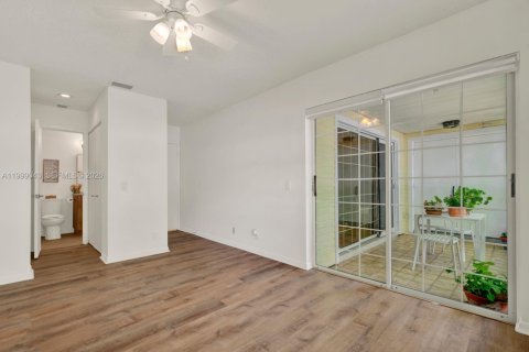 Copropriété à vendre à Miami, Floride: 2 chambres, 112.6 m2 № 2066260 - photo 18