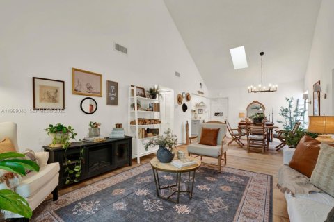 Copropriété à vendre à Miami, Floride: 2 chambres, 112.6 m2 № 2066260 - photo 4