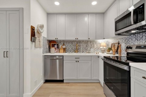 Copropriété à vendre à Miami, Floride: 2 chambres, 112.6 m2 № 2066260 - photo 10