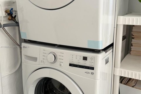 Copropriété à vendre à Miami, Floride: 2 chambres, 112.6 m2 № 2066260 - photo 29