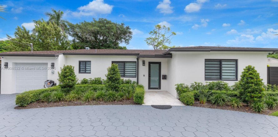 Villa ou maison à South Miami, Floride 3 chambres, 120.4 m2 № 1964172