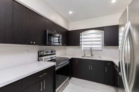 Villa ou maison à louer à South Miami, Floride: 3 chambres, 120.4 m2 № 1964172 - photo 20