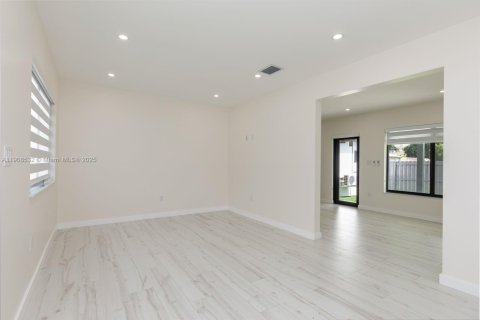 Villa ou maison à louer à South Miami, Floride: 3 chambres, 120.4 m2 № 1964172 - photo 16