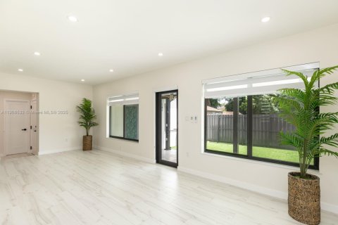 Villa ou maison à louer à South Miami, Floride: 3 chambres, 120.4 m2 № 1964172 - photo 17