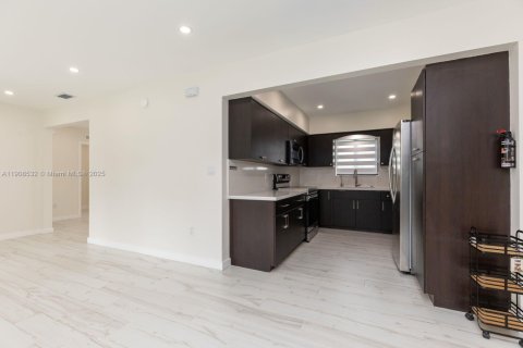 Villa ou maison à louer à South Miami, Floride: 3 chambres, 120.4 m2 № 1964172 - photo 22