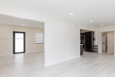 Villa ou maison à louer à South Miami, Floride: 3 chambres, 120.4 m2 № 1964172 - photo 15