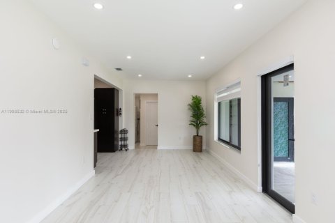 Villa ou maison à louer à South Miami, Floride: 3 chambres, 120.4 m2 № 1964172 - photo 18