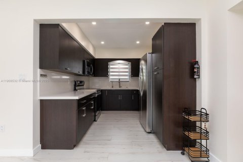 Villa ou maison à louer à South Miami, Floride: 3 chambres, 120.4 m2 № 1964172 - photo 24