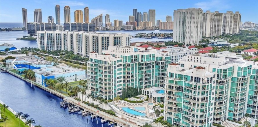 Condo à Aventura, Floride, 3 chambres  № 1946055