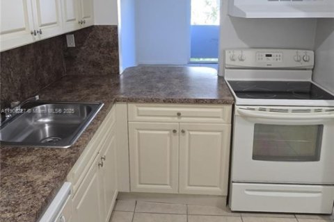 Apartment in Cutler Bay, Florida 2 bedrooms, 20773.04 sq.m. № 1956884 - photo 4