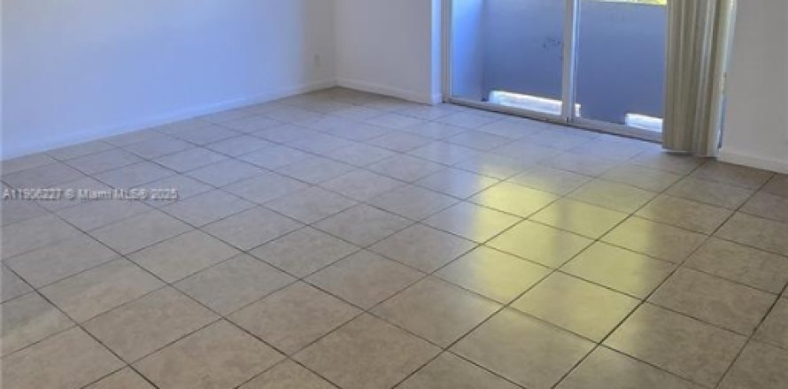 Apartment in Cutler Bay, Florida 2 bedrooms, 20773 sq.m. № 1956884