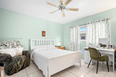 Condo in Hallandale Beach, Florida, 2 bedrooms № 1986396 - photo 9