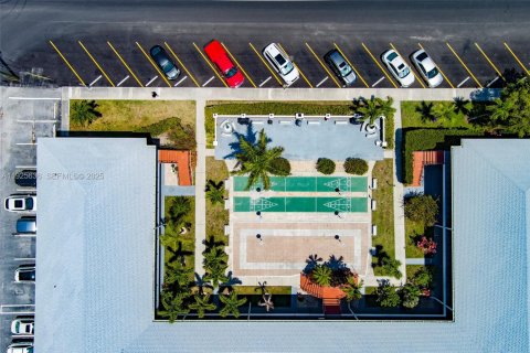 Condo in Hallandale Beach, Florida, 2 bedrooms № 1986396 - photo 22