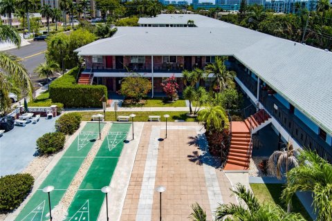 Condo in Hallandale Beach, Florida, 2 bedrooms № 1986396 - photo 24