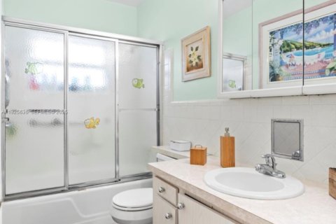 Condo in Hallandale Beach, Florida, 2 bedrooms № 1986396 - photo 10