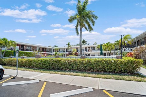 Condo in Hallandale Beach, Florida, 2 bedrooms № 1986396 - photo 19