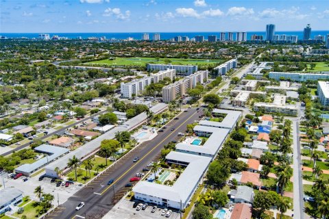 Condo in Hallandale Beach, Florida, 2 bedrooms № 1986396 - photo 21