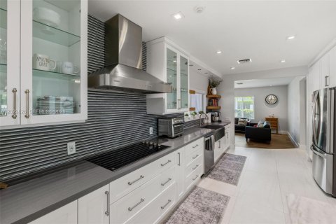 Купить виллу или дом в Майами, Флорида 4 спальни, 244.7м2, № 2178663 - фото 13