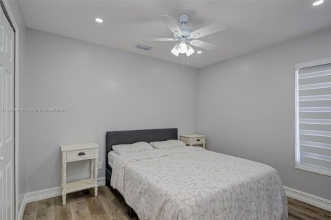House in Fort Myers, Florida 4 bedrooms, 173.26 sq.m. № 1792522 - photo 14