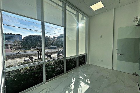 Commercial property in Hallandale Beach, Florida № 1944775 - photo 3
